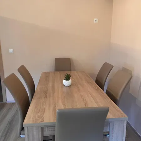 Lägenhet Pr Semnic *